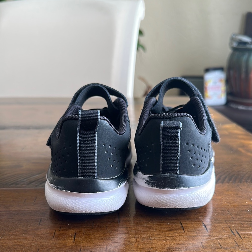 Under Armour Black and White Sneakers with Cushioned Sole - Picture 5 of 12